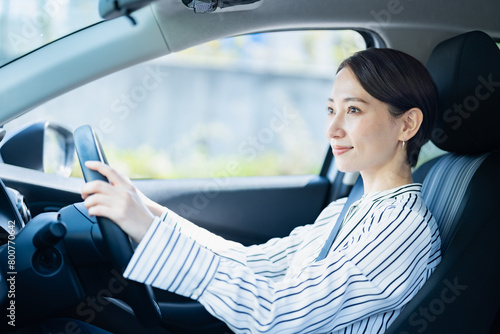 Plakat 車を運転する日本人女性