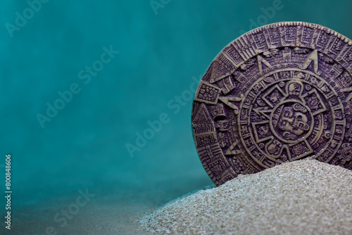 Cuadro en lienzo Mysterious relic of Antiquity with a turquoise background