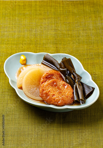 結び昆布と薩摩揚げの煮物