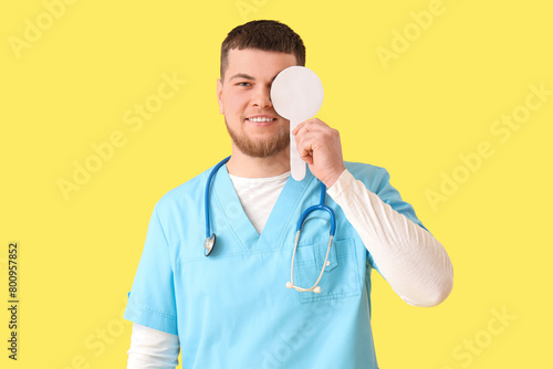 Male ophthalmologist with o...