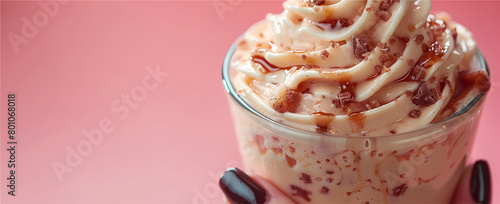 Milkshake, vaniglia, sfondo rosa photo