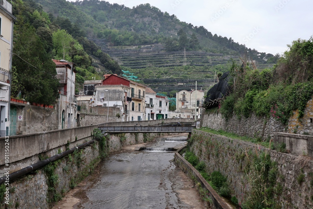 Maiori - Scorcio del fiume Reginna verso monte da Via Chiunzi