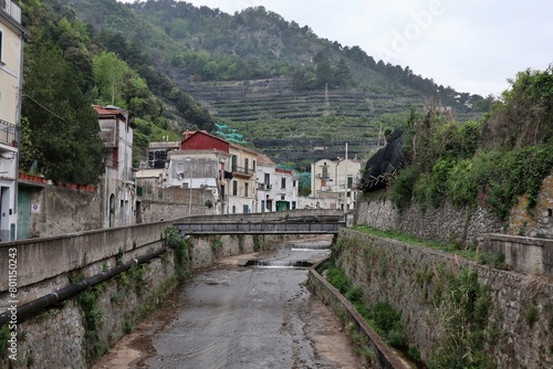 Obraz na płótnie Maiori - Scorcio del fiume Reginna verso monte da Via Chiunzi w salonie