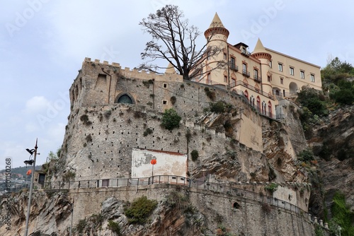 Obraz na płótnie Maiori - Castello Mezzacapo dal molo sopraflutto w salonie