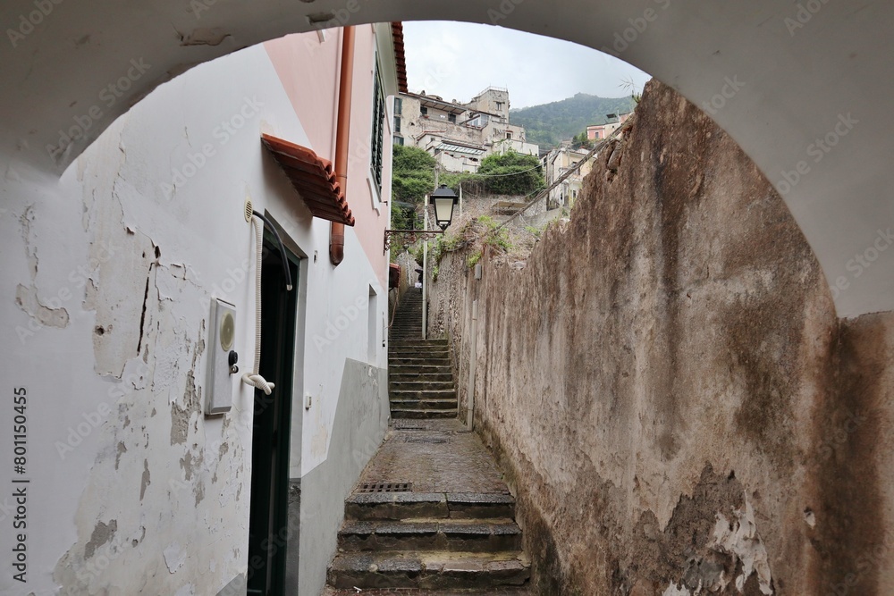 Maiori - Via Accola verso il Castello di Thoroplano