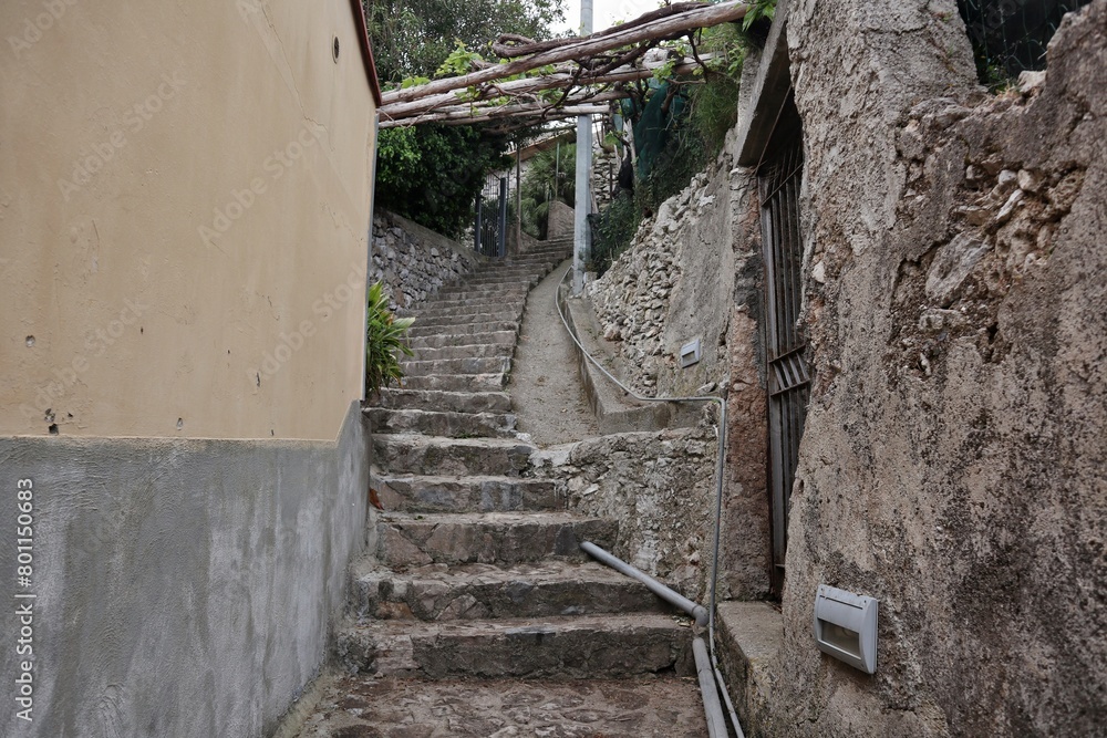 Maiori - Scala in Via Accola verso il castello