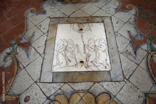 Obraz na płótnie Maiori - Botola nel pavimento del transetto della Chiesa di San Domenico w salonie