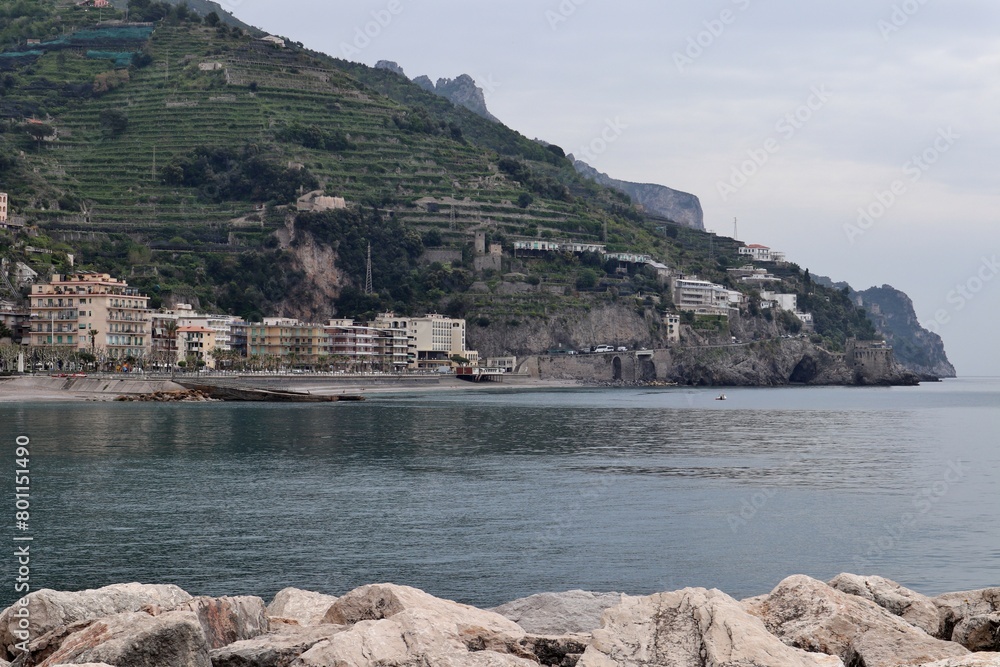 Maiori - Scorcio della baia dalla scogliera del porto