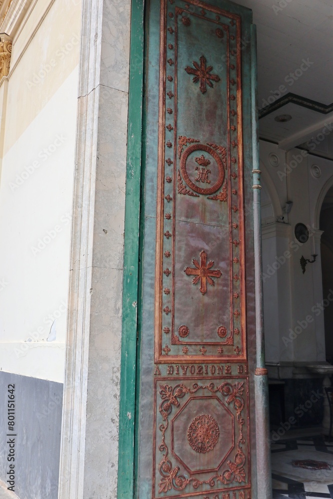 Maiori - Navata destra del Santuario di Santa Maria a Mare
