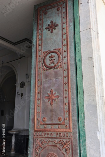 Obraz na płótnie Maiori - Porta centrale del Santuario di Santa Maria a Mare w salonie