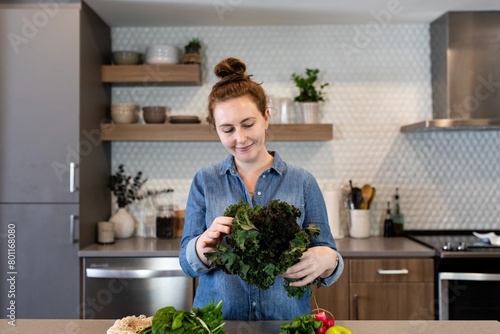 Beautiful organic kale for lunch © Rawpixel.com