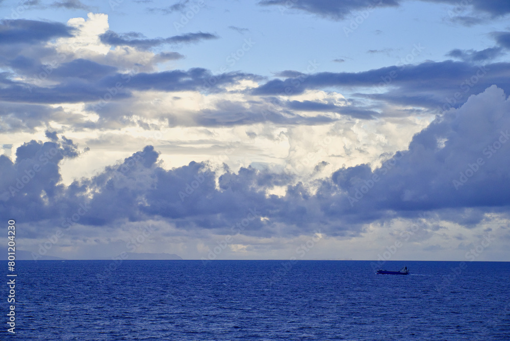 雲と海