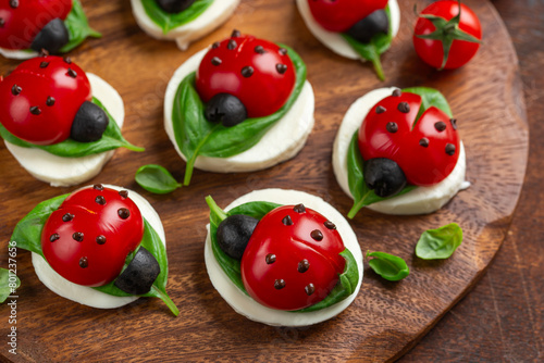 tomato, mozzarella cheese and basil appetizers