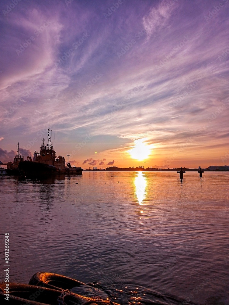 Obraz premium sunset over the sea