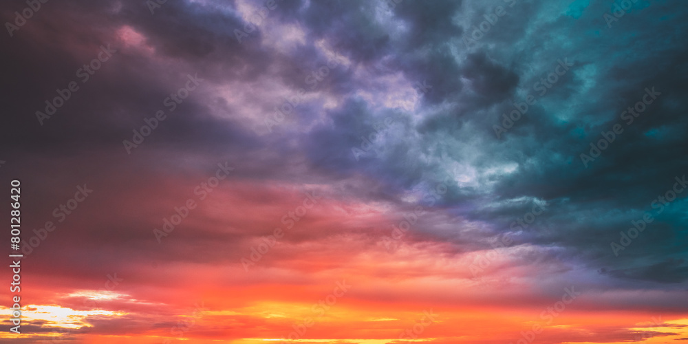 Obraz premium Sunset Sky Sunny Spring Dramatic Sky. Skyline. Copy Space.