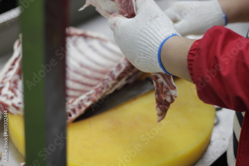 Skilled worker Mutton Rib Cutting For Barbecue