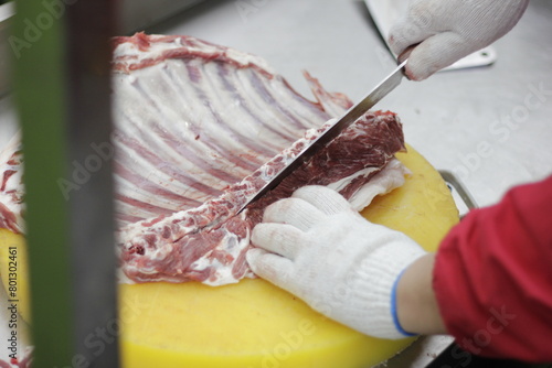 Skilled worker Mutton Rib Cutting For Barbecue