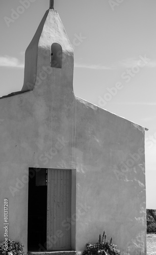 chapelle en noir et blanc