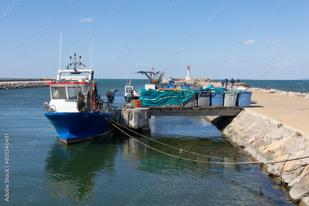 bateau de pêche au port, amarré au Grau du Roi dans le Gard en france bateau de pêche au port, amarré au Grau du Roi dans le Gard en france