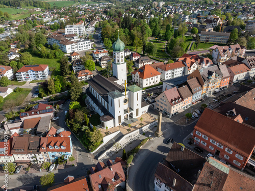 Luftbild von der Stadt Stockach mit der Kirche St. Oswald in der Oberstadt, historischer Stadtkern photo