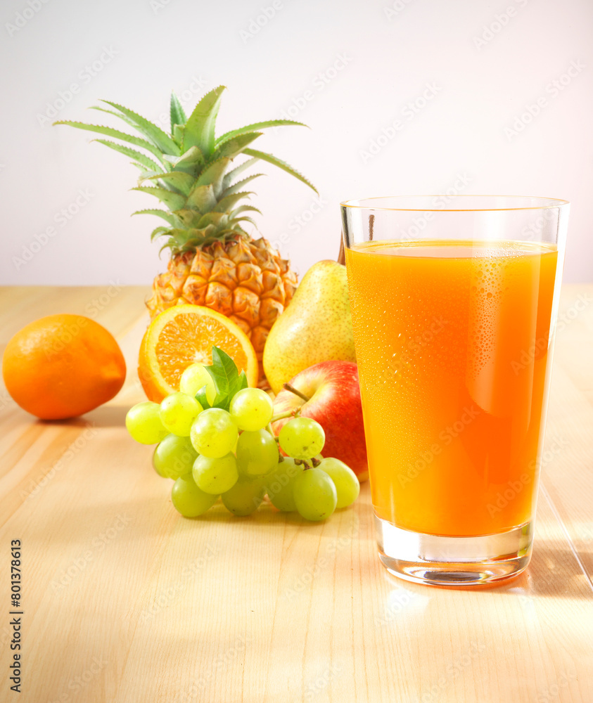 Multivitaminsaft, Vitamine, Ananas, Saft, Glas, Weintrauben, Multivitaminsaft, Vitamine, Ananas, Saft, Glas, Weintrauben,