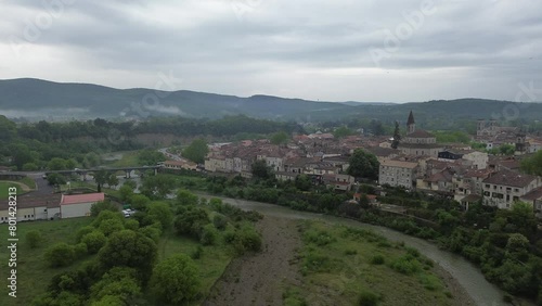 Survol de la ville de Ganges, Occitanie