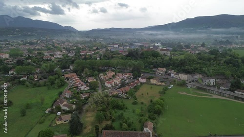 Survol de la ville de Ganges, Occitanie, coté nature