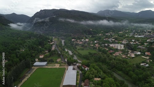 Survol de la ville de Ganges, Occitanie