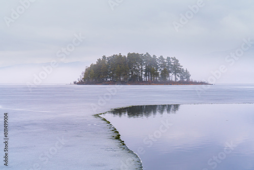 Frozen Steinsfjorden, view of Braksøya island © Dreamnordno