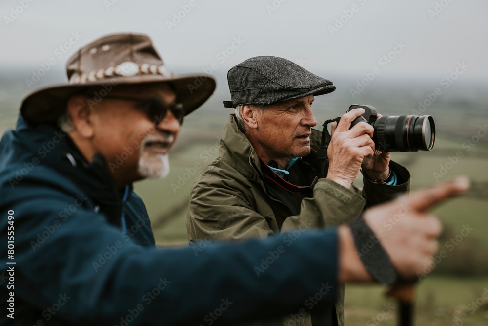 Obraz premium Senior nature photographers on mountain