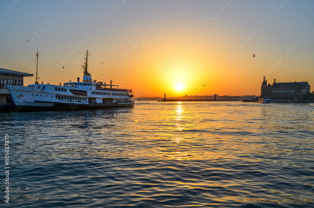 Fototapeta premium sunset and ferry at kadikoy, istanbul