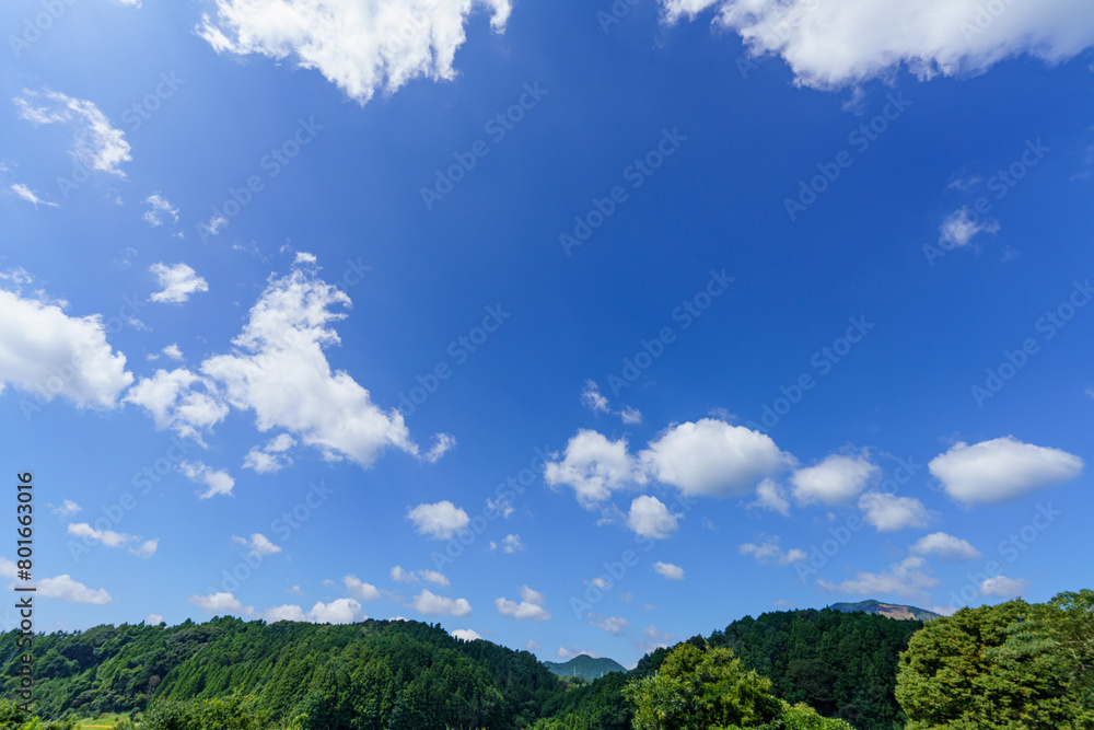 山々と空