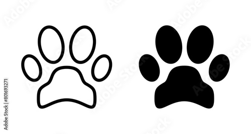 Paw icon vector isolated on white background. Paw Print icon © Oliviart