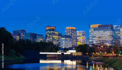 東京　桜田門と丸の内高層ビル群夜景　2024 photo