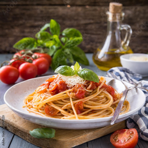 spaghetti al pomodoro dish
