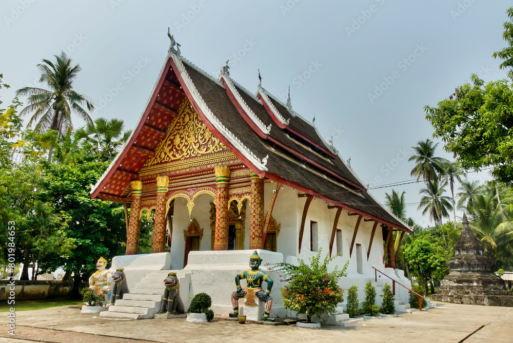 Fototapeta premium Light on Luang Prabang: Wat Wisunarat, the hidden gem