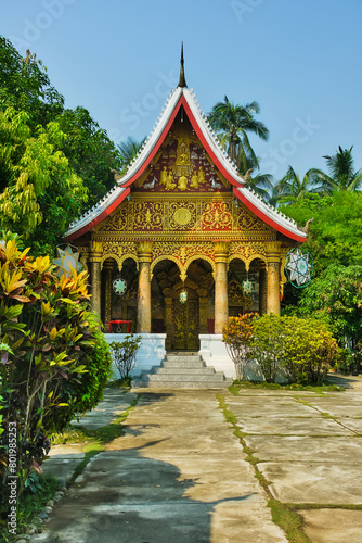 Wallpaper Mural Shards of Faith: Wat SYrimoungkoun Xaiyaram and the Soul of Luang Praban Torontodigital.ca