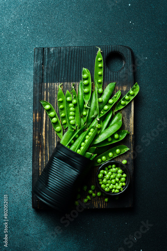 Shelled green peas in a bowl. Healthy food. Top view. © Yaruniv-Studio