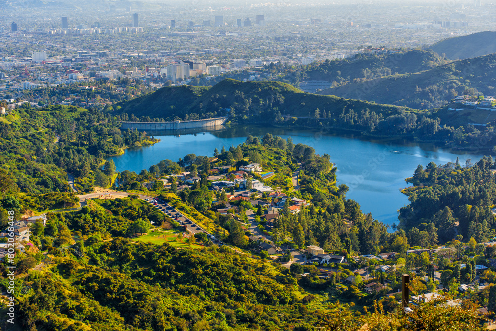 Hollywood Reservoir: Urban Oasis Amidst Iconic Surroundings