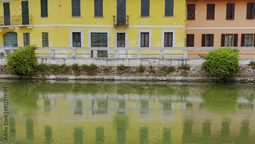 riflessi sull'acqua di case colorate a gaggiano italia, reflections on the water of colorful houses in gaggiano village italy  photo