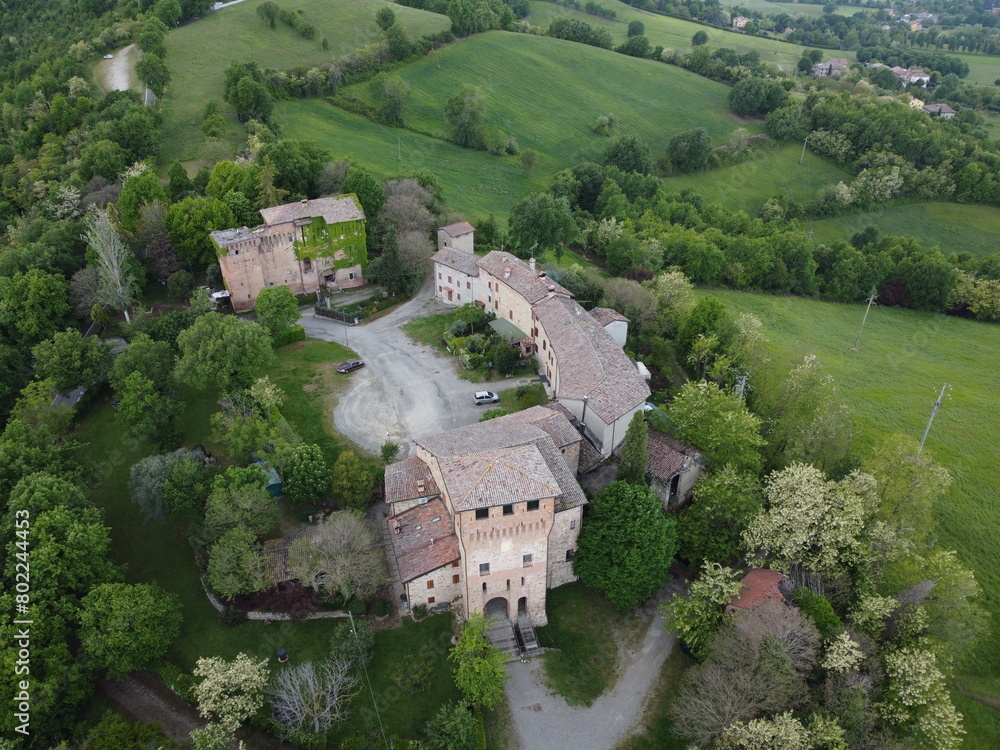 Il castello di Casalgrande, in provincia di Reggio Emilia, tra le verdi colline dell'Emilia Romagna, ai piedi dei monti Appennini 