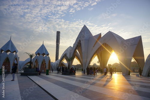Obraz na plátně Al-Jabbar mosque with modern architecture