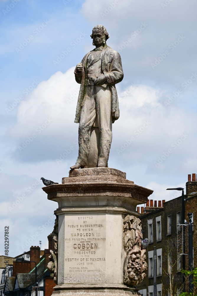 Fototapeta premium Richard Cobden Statue, London