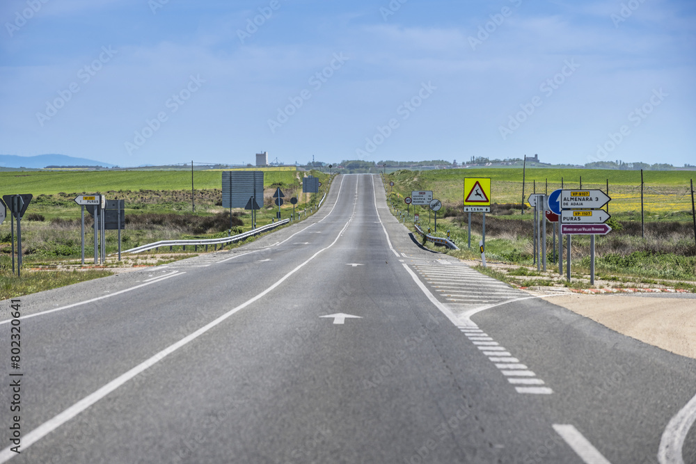 Indicative signs on a regional road with a maximum speed limited to 90 kilometers per hour