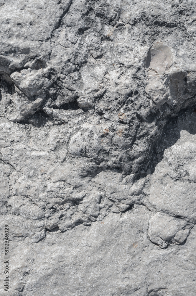 Fototapeta premium sfondo pietra superficie dura, background, roccia con avvallamenti, foto dall'alto, terreno non regolare