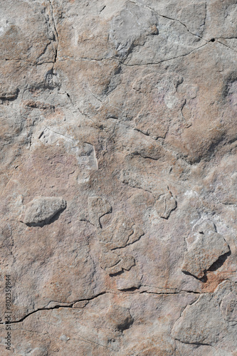 sfondo pietra dura con dettaglio in basso spaccato,   background, roccia con avvallamenti photo