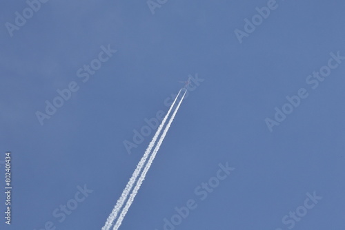 青空と飛行機雲