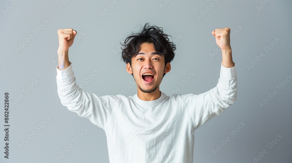 驚いている日本人男性 驚いている日本人男性