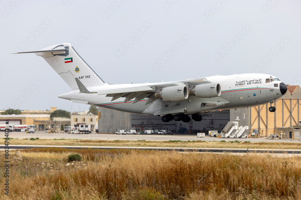 Foto de Luqa, Malta - May 1, 2024: Kuwait Air Force Boeing C-17A ...