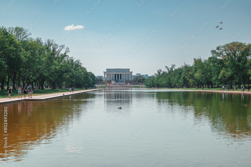 lincoln memorial monument and reflecting pool
